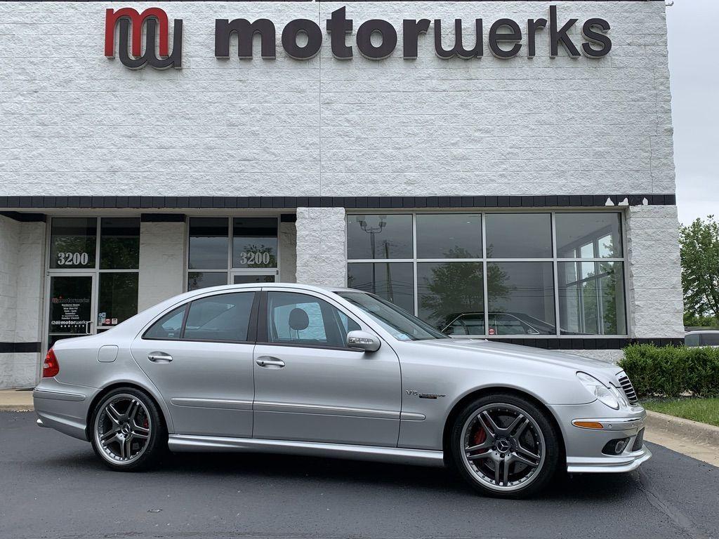 1024x768 Mercedes Benz E55 AMG