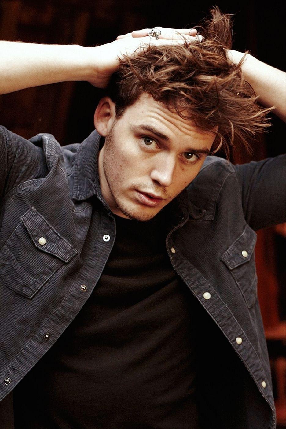 936x1403 Sam Claflin For Smartphone