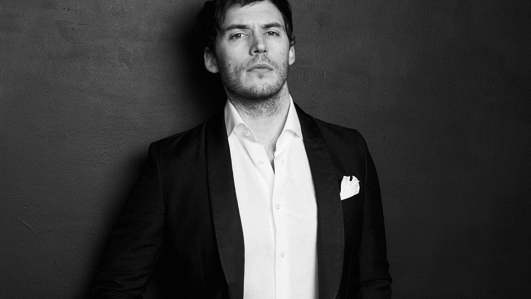 1800x1013 Sam Claflin Wallpaper