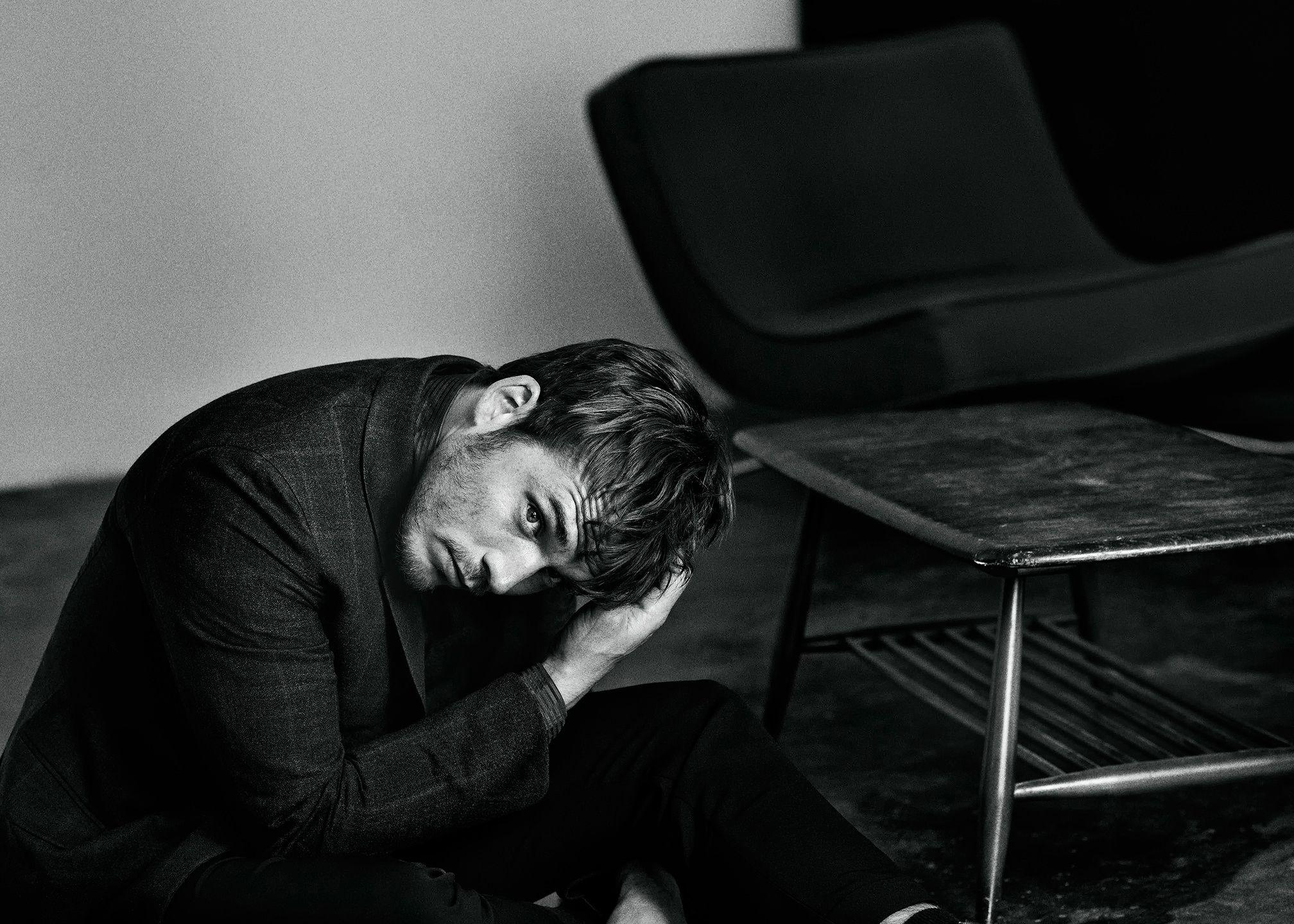 2016x1440 Sam Claflin Actor English Black Amp White Wallpaper:2016x1440