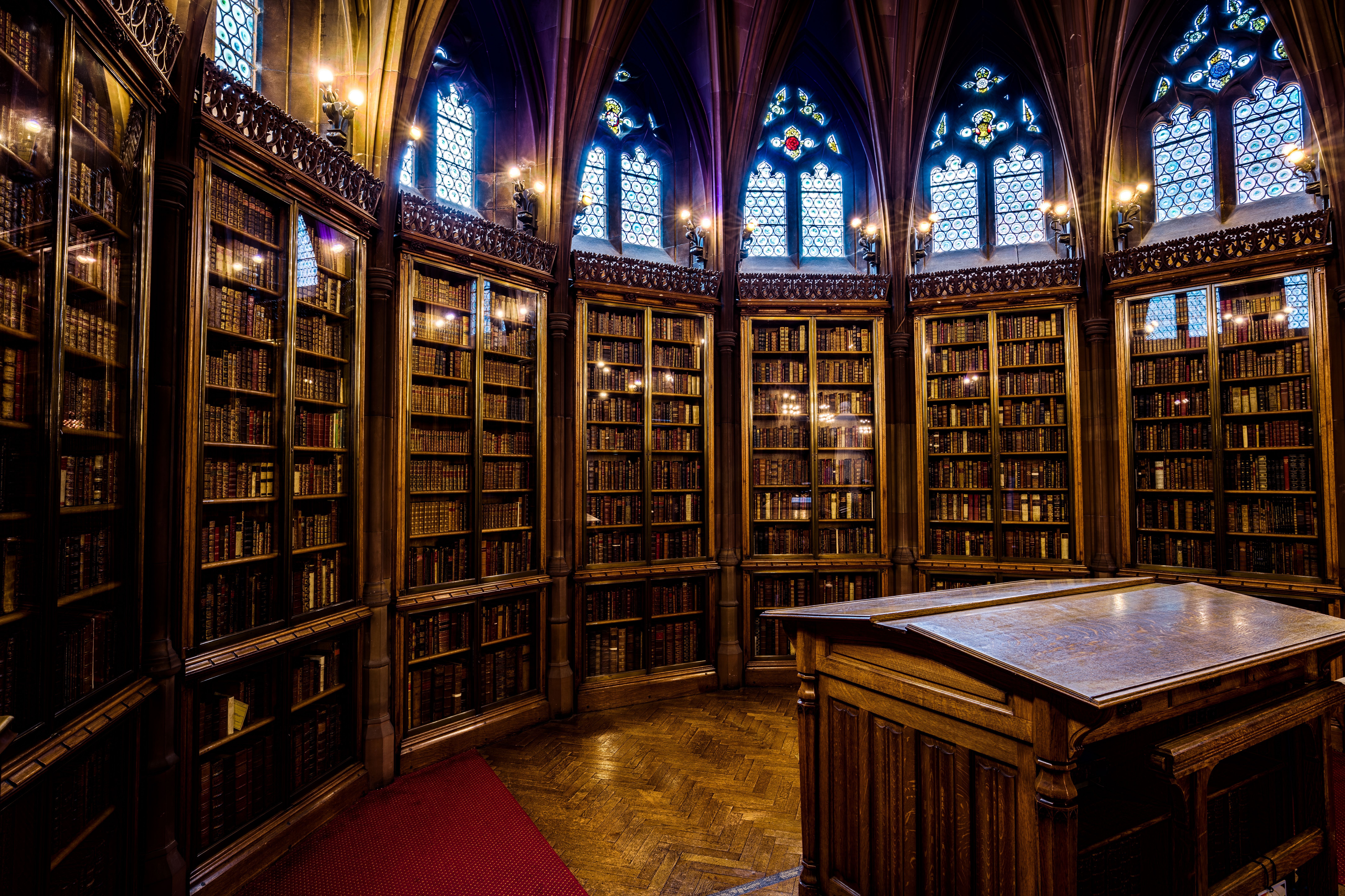 8677x5783 Historic Library Room with Gothic Architecture · Free