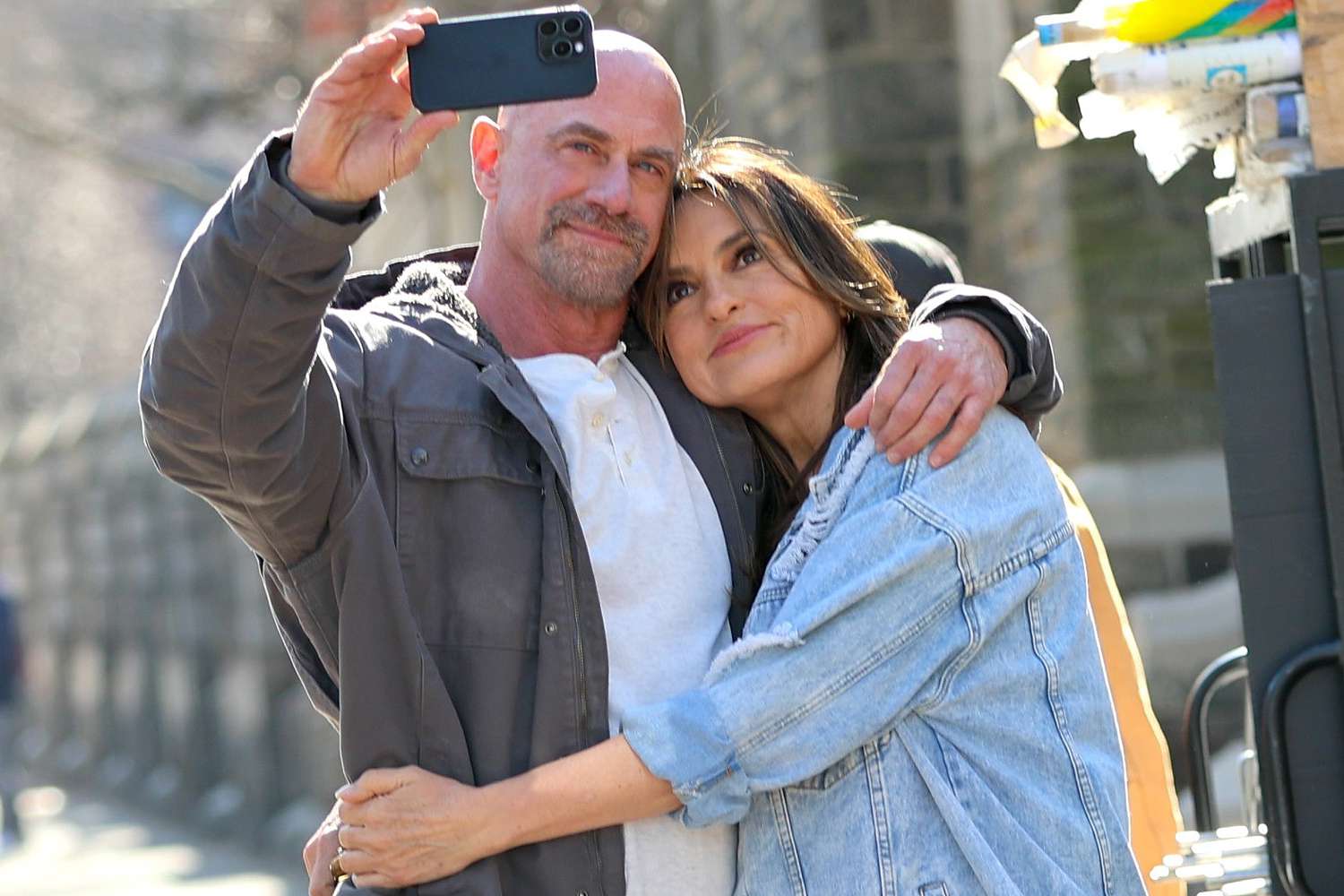 1500x1000 Mariska Hargitay and Christopher Meloni's Best Friendship Photo Over the Years