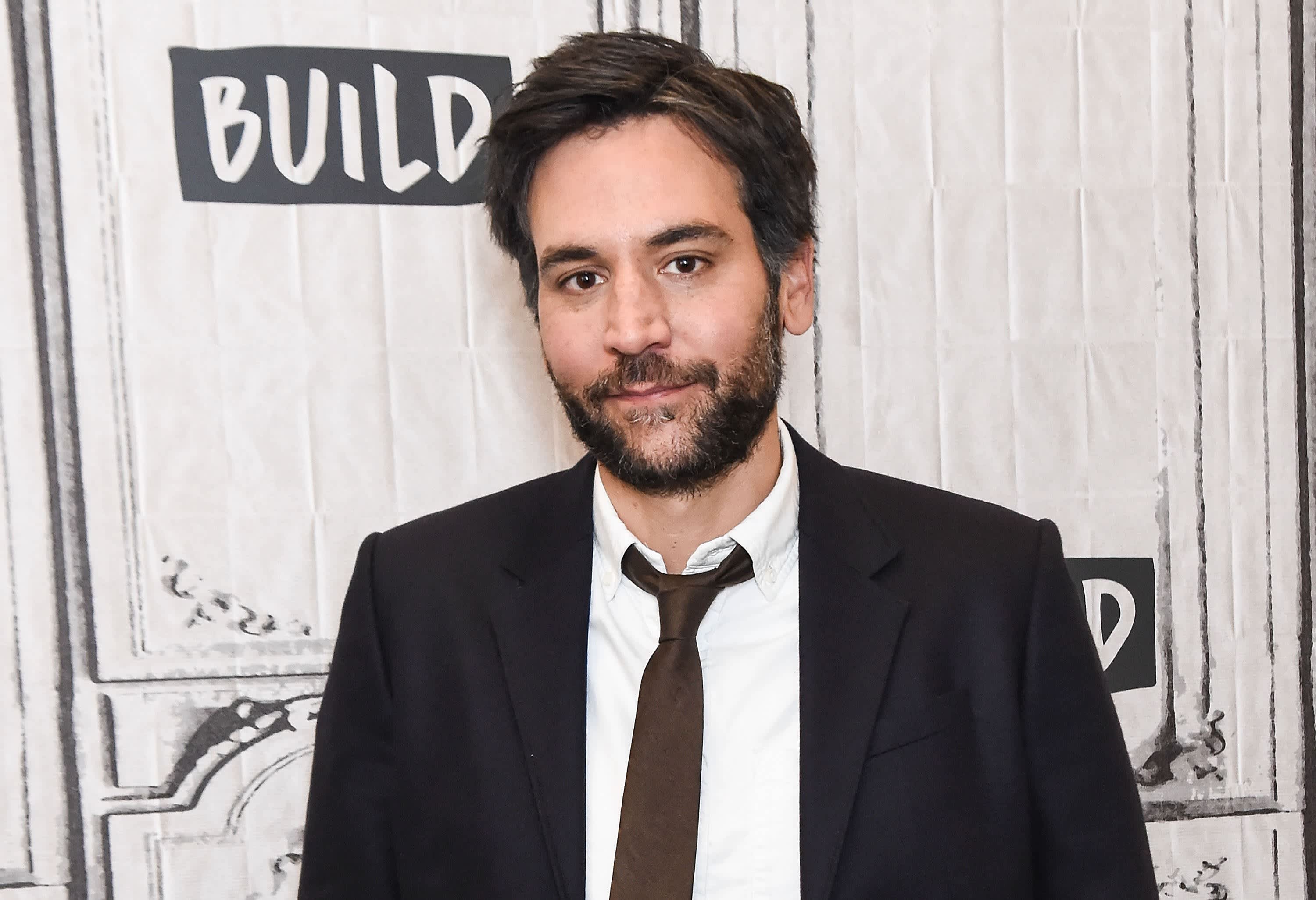 3000x2053 How 'Rise' and 'How I Met Your Mother' star Josh Radnor spends money