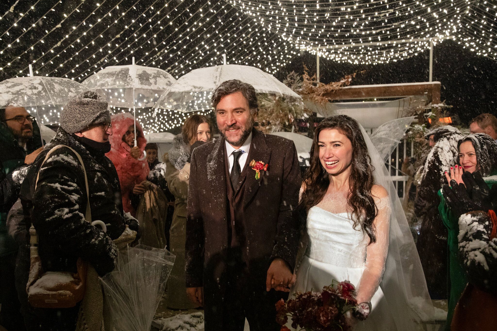 2048x1366 How I Met Your Mother' Star Josh Radnor Gets Married in a Winter Storm