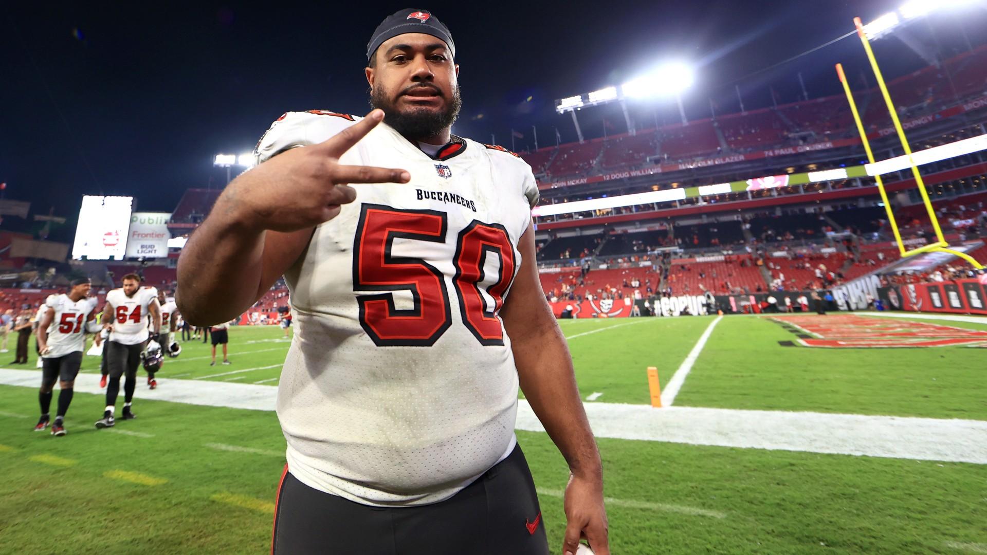 1920x1080 Buccaneers' Vita Vea shows off bloody smile after losing tooth vs. Colts