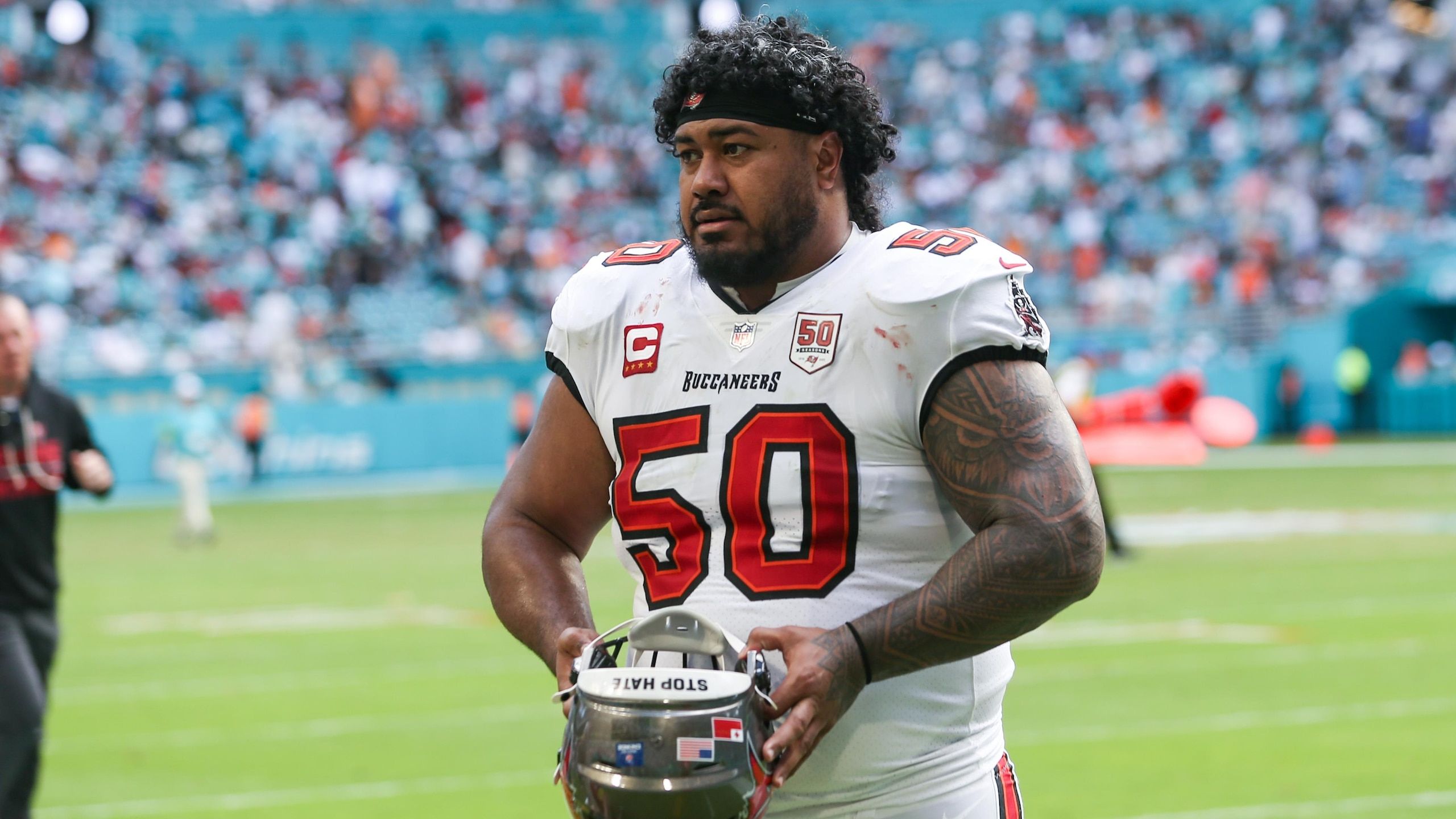 2560x1440 New NFL Trade Rumors on Vita Vea Amid Bucs Training Camp Absence After Contract Talks