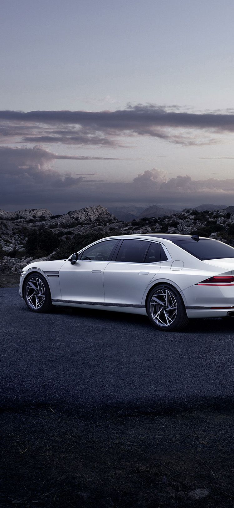 750x1624 GENESIS G90