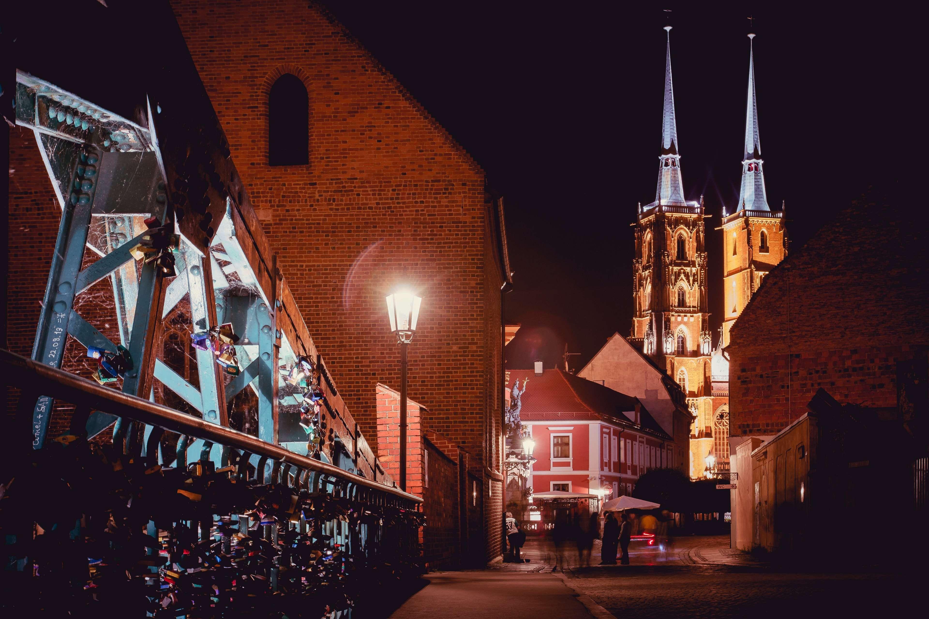 3840x2560 bridge, cathedral, night, poland, wroclaw 4k wallpaper