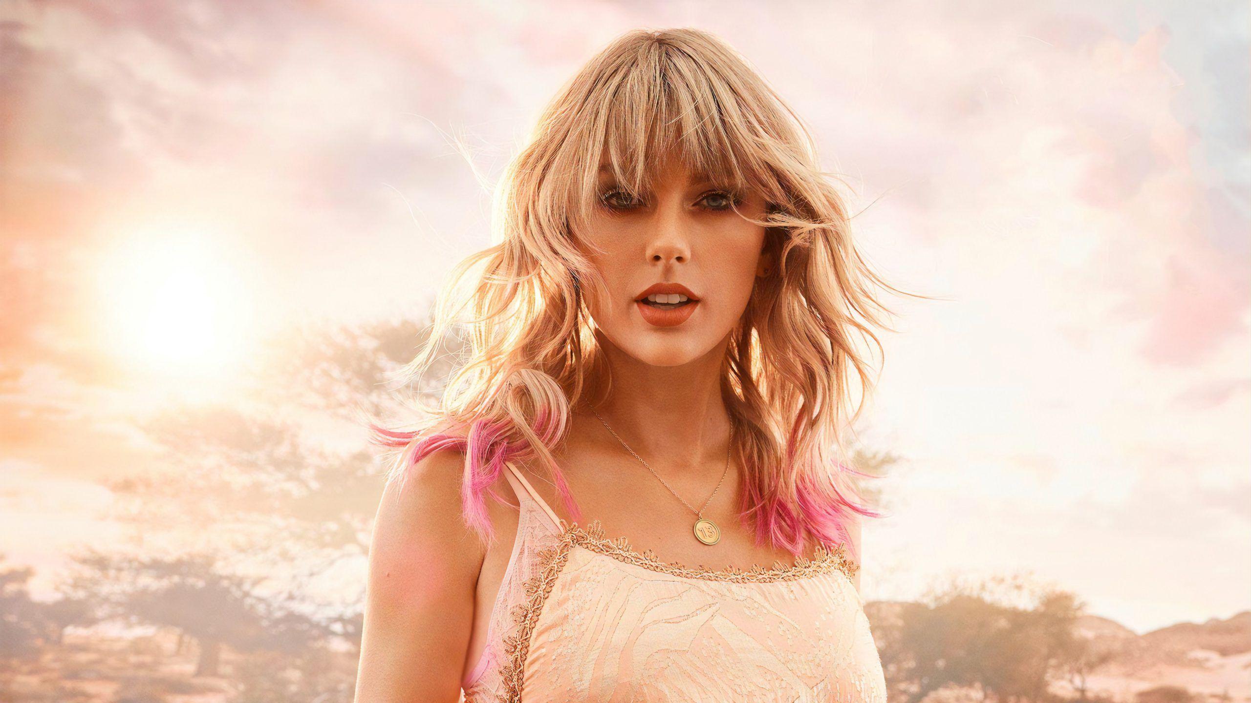 2560x1440 shocking facts about Taylor Swift you didn't know