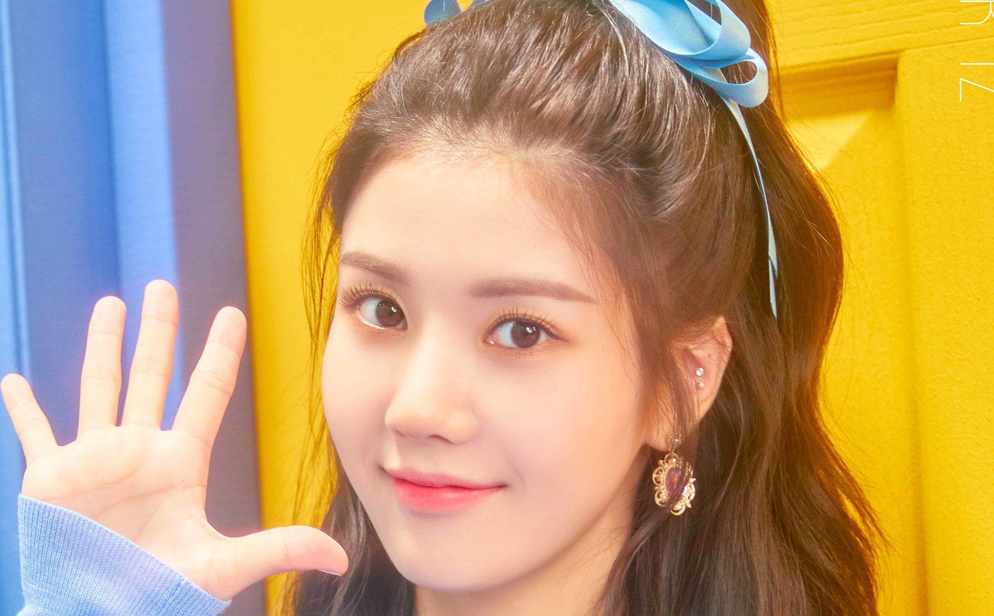 2000x1240 Kwon Eunbi (IZ*ONE) Profile Pop Database /