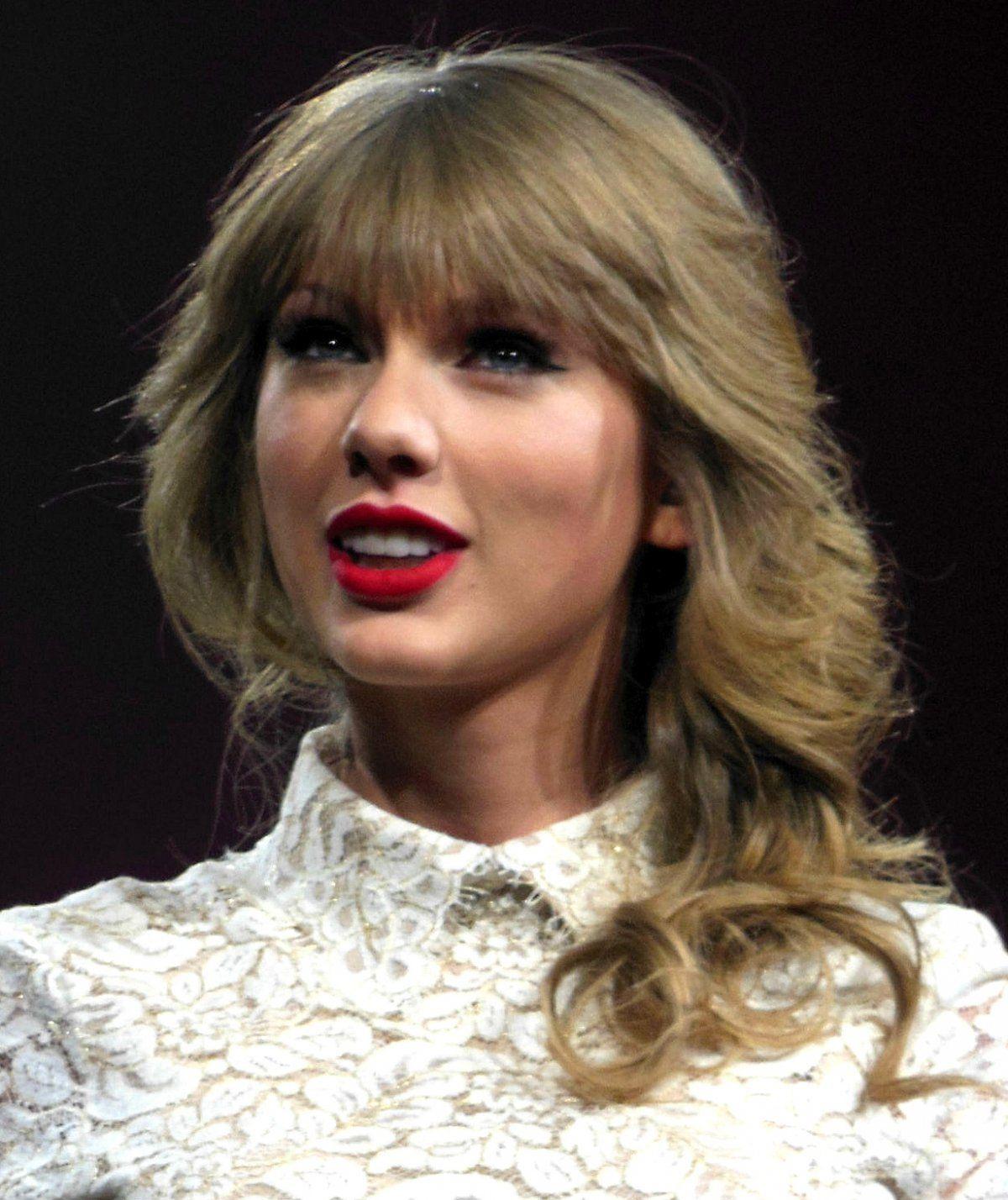 1200x1428 Taylor Swift's 'Evermore' tops the U.S. album chart