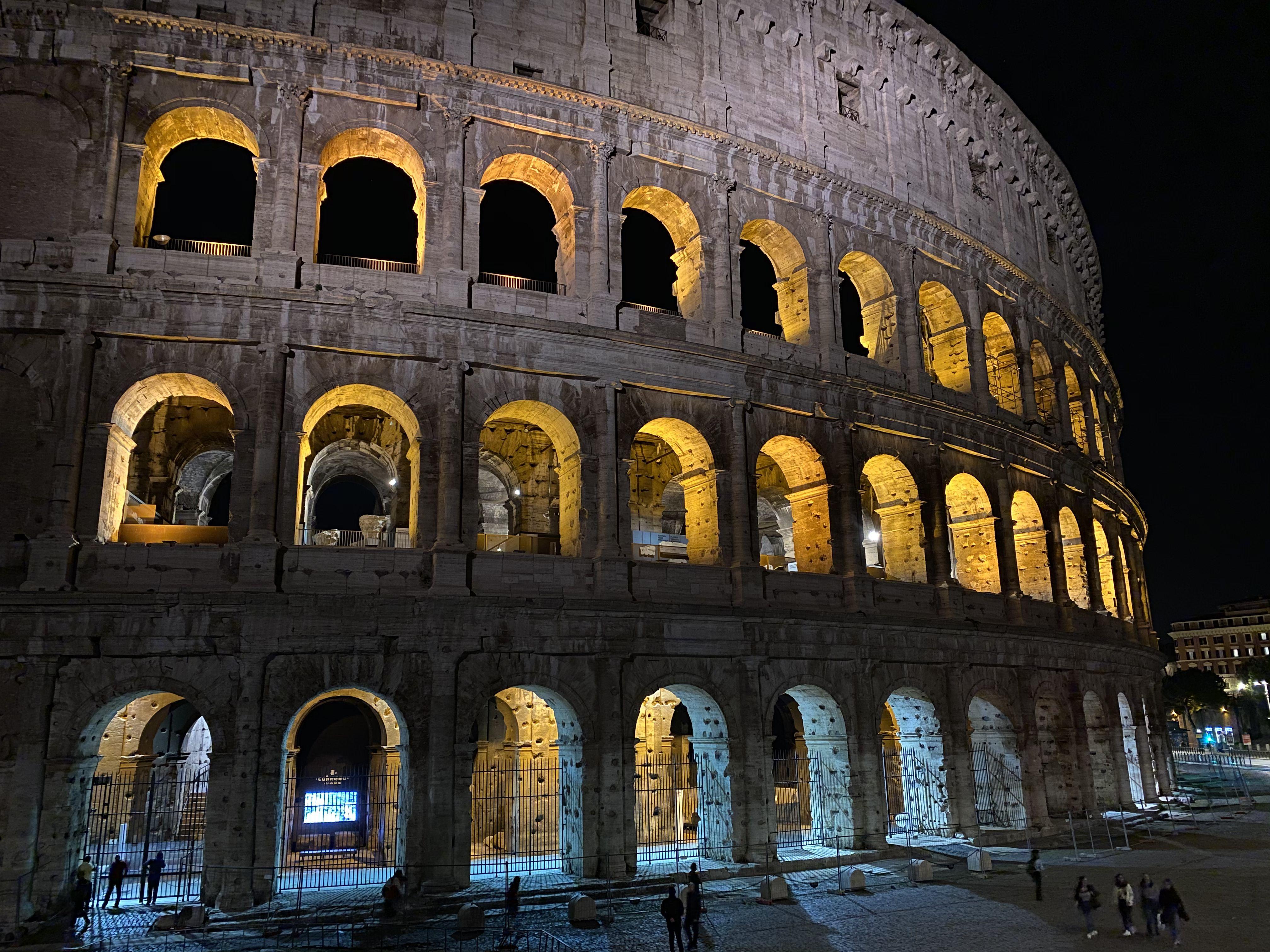 4032x3024 Eternal City, Modern Photography: The iPhone 11 Pro in Rome