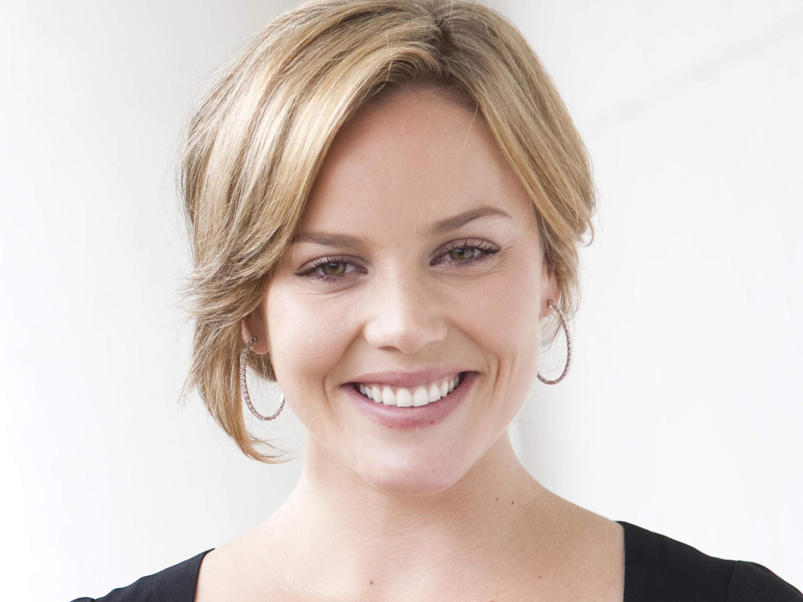 2560x1920 Abbie Cornish Wallpaper Image Photo Picture Background