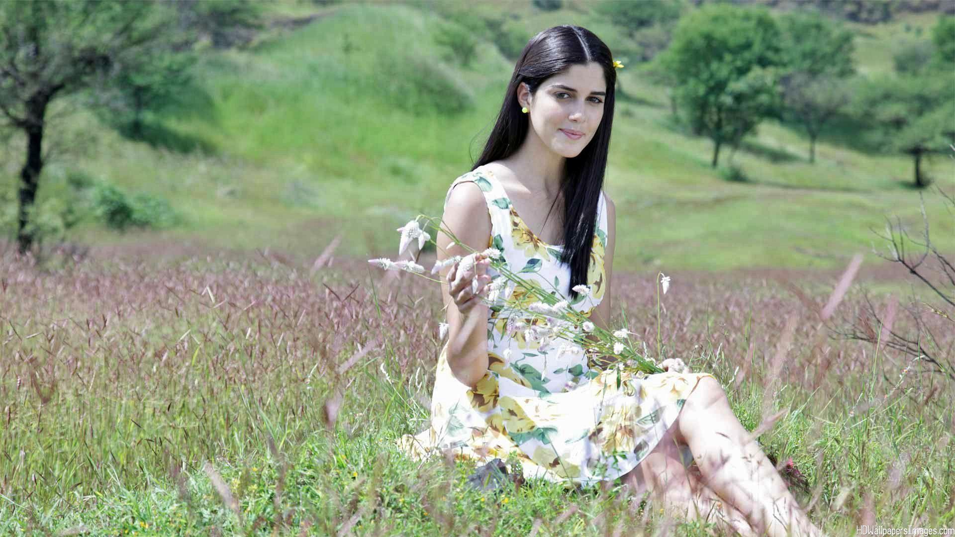 1920x1080 Izabelle Leite