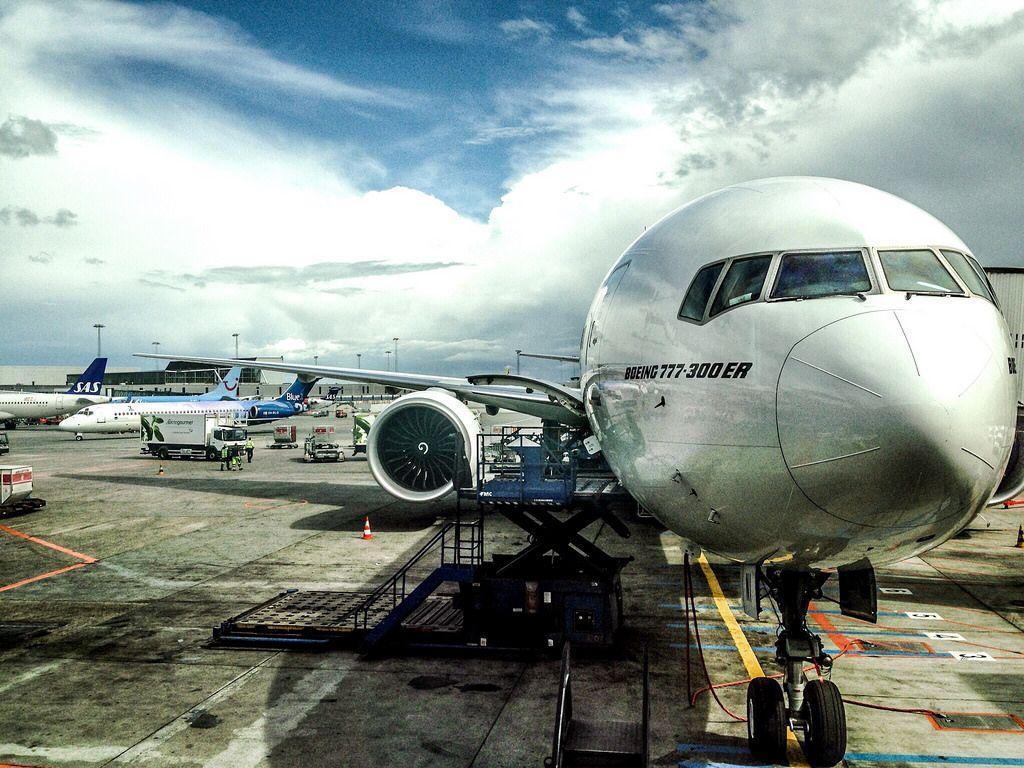 1024x768 Boeing 777 Wallpaper HD