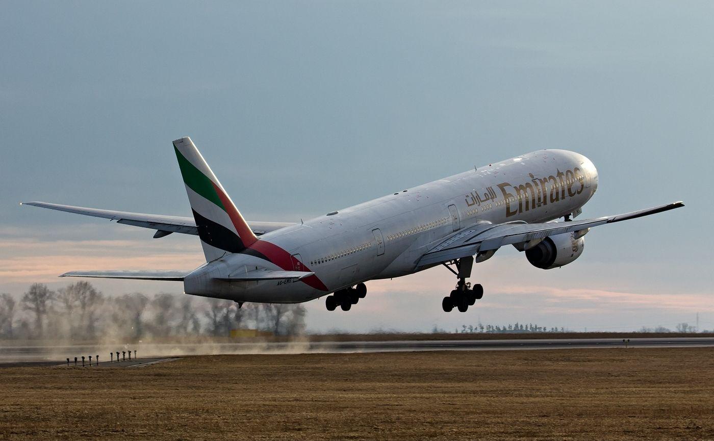 1400x865 Boeing 777 300 Of Emirates Airlines Aircraft Wallpaper 3093