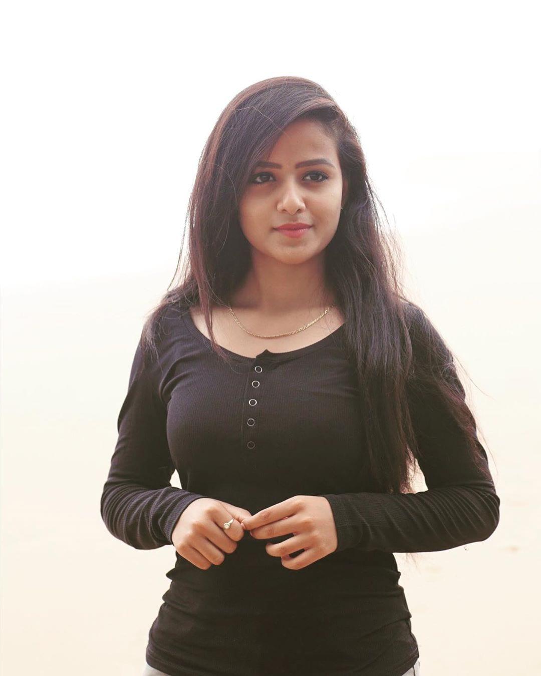 1080x1350 Vaishnavi Chaitanya Wallpaper