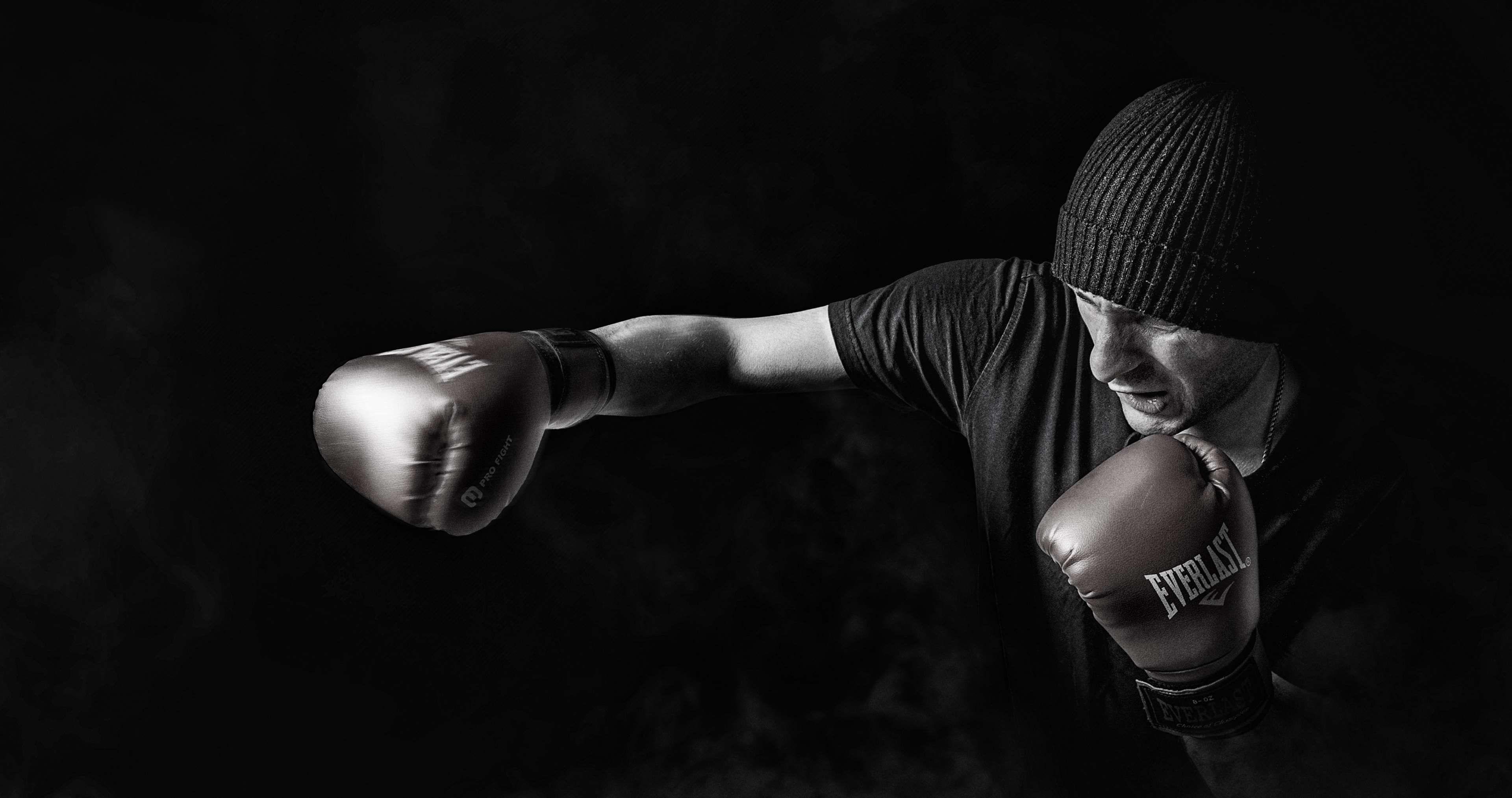 3840x2026 bag: Punching Bag Wallpaper