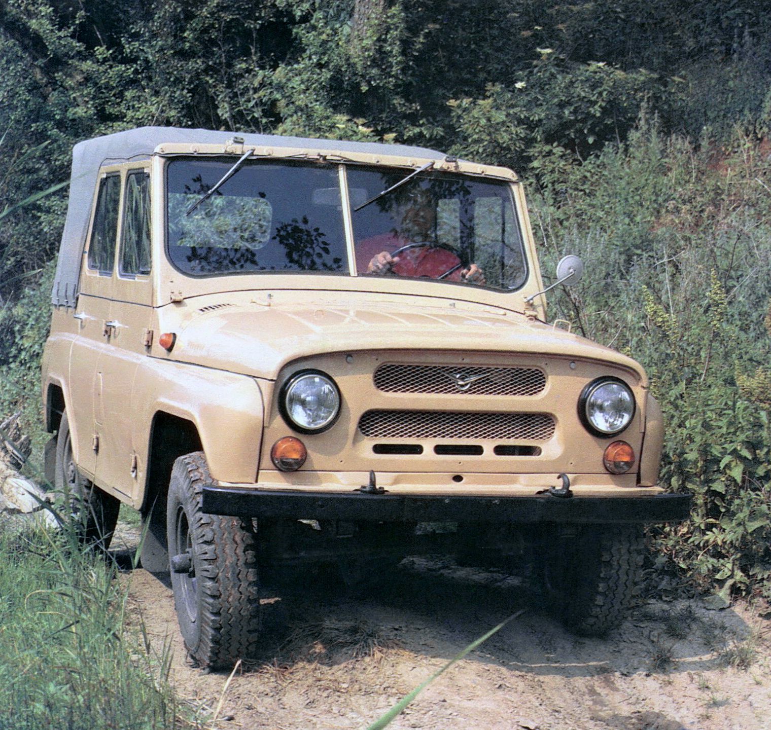 1520x1440 Nesmrtelné auto české armády. UAZ 469 se za půl století skoro nezměnil, vzniká dodnesálně.cz