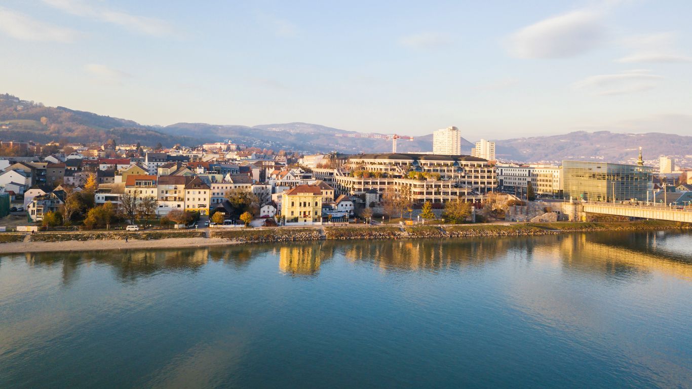 1366x768 Linz Travel Guide