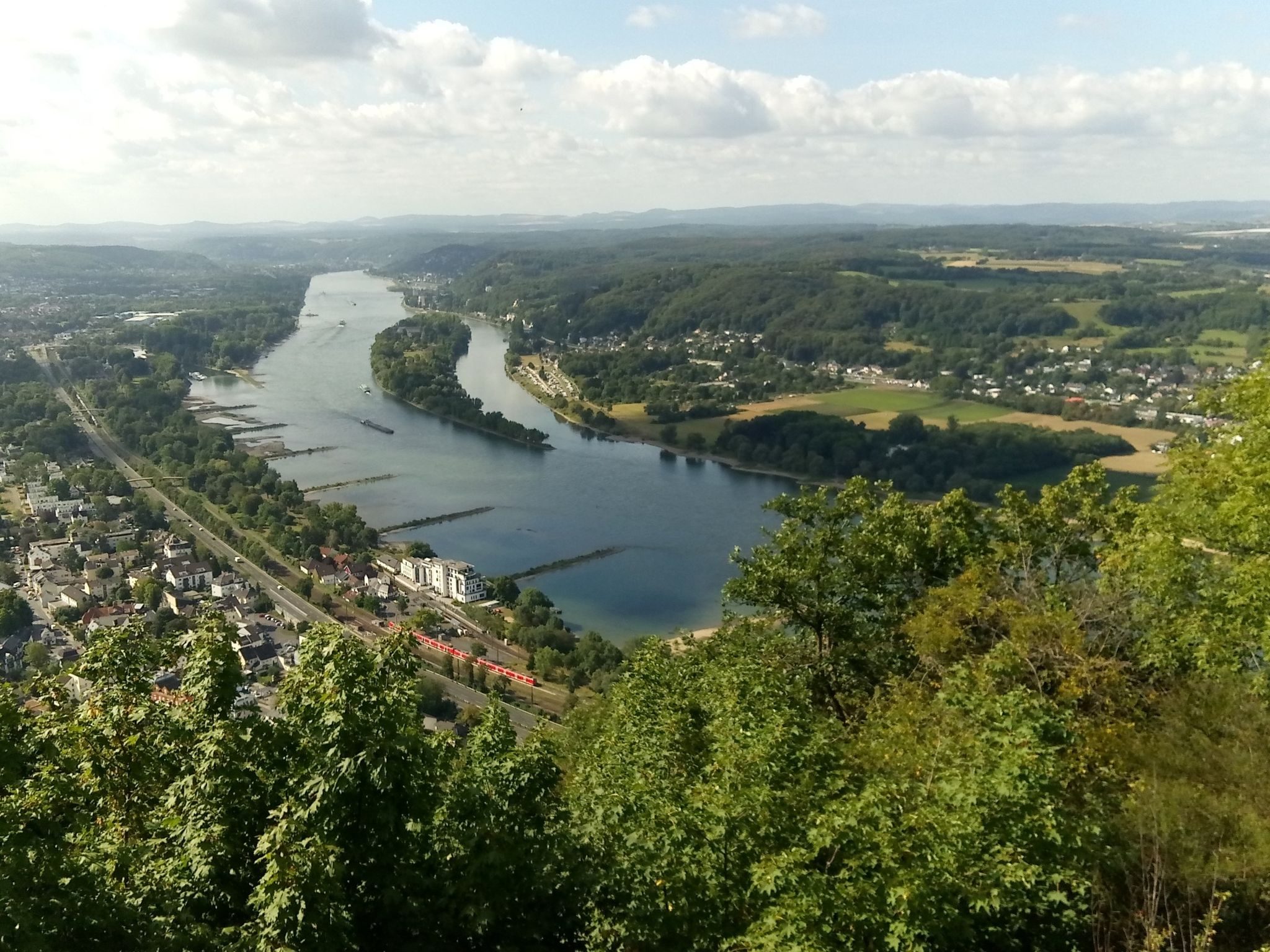 2048x1536 The 20 Most Amazing Peaks around Linz am Rhein