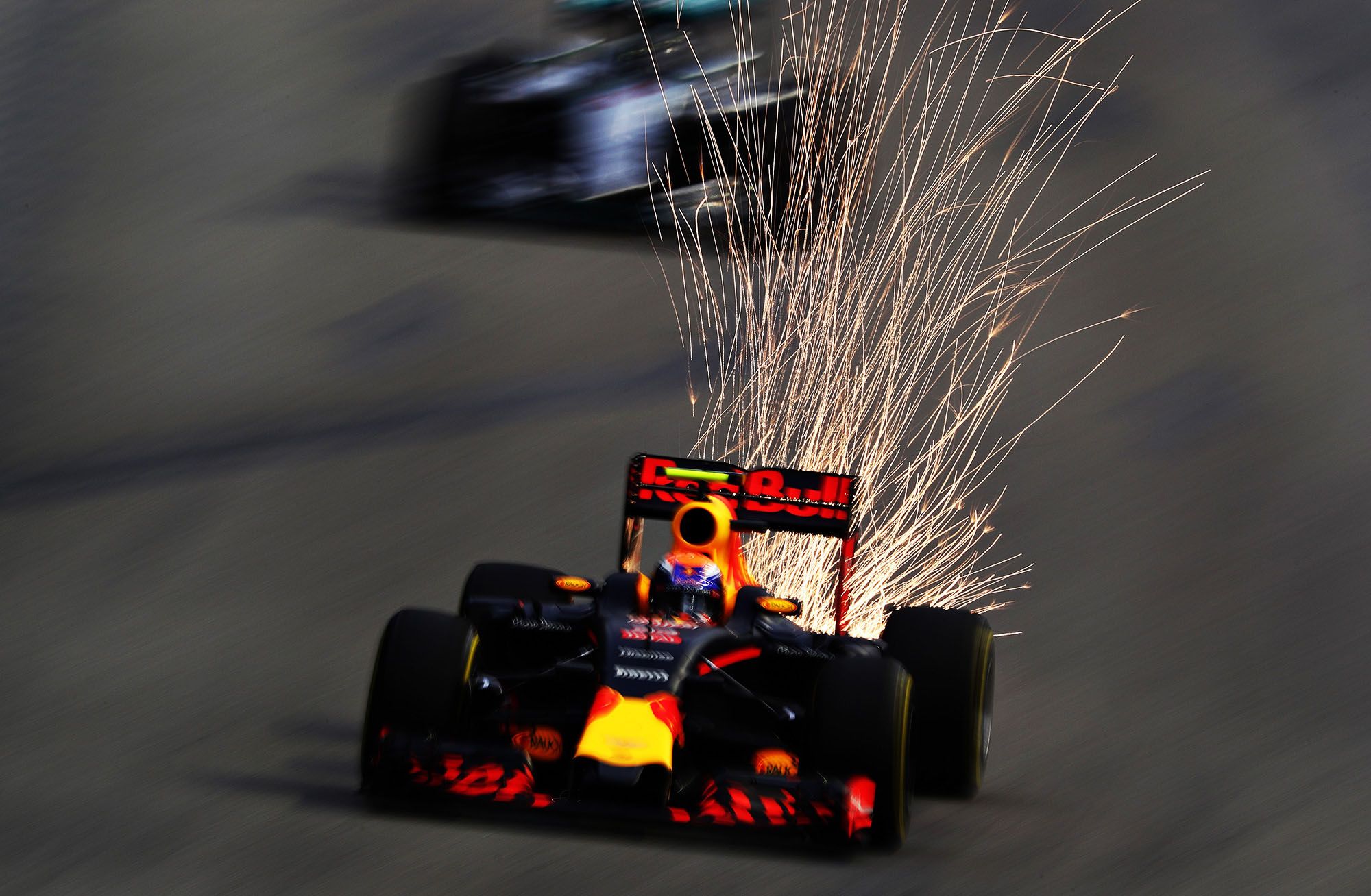 2000x1308 Sparks Fly on F1 Racetracks