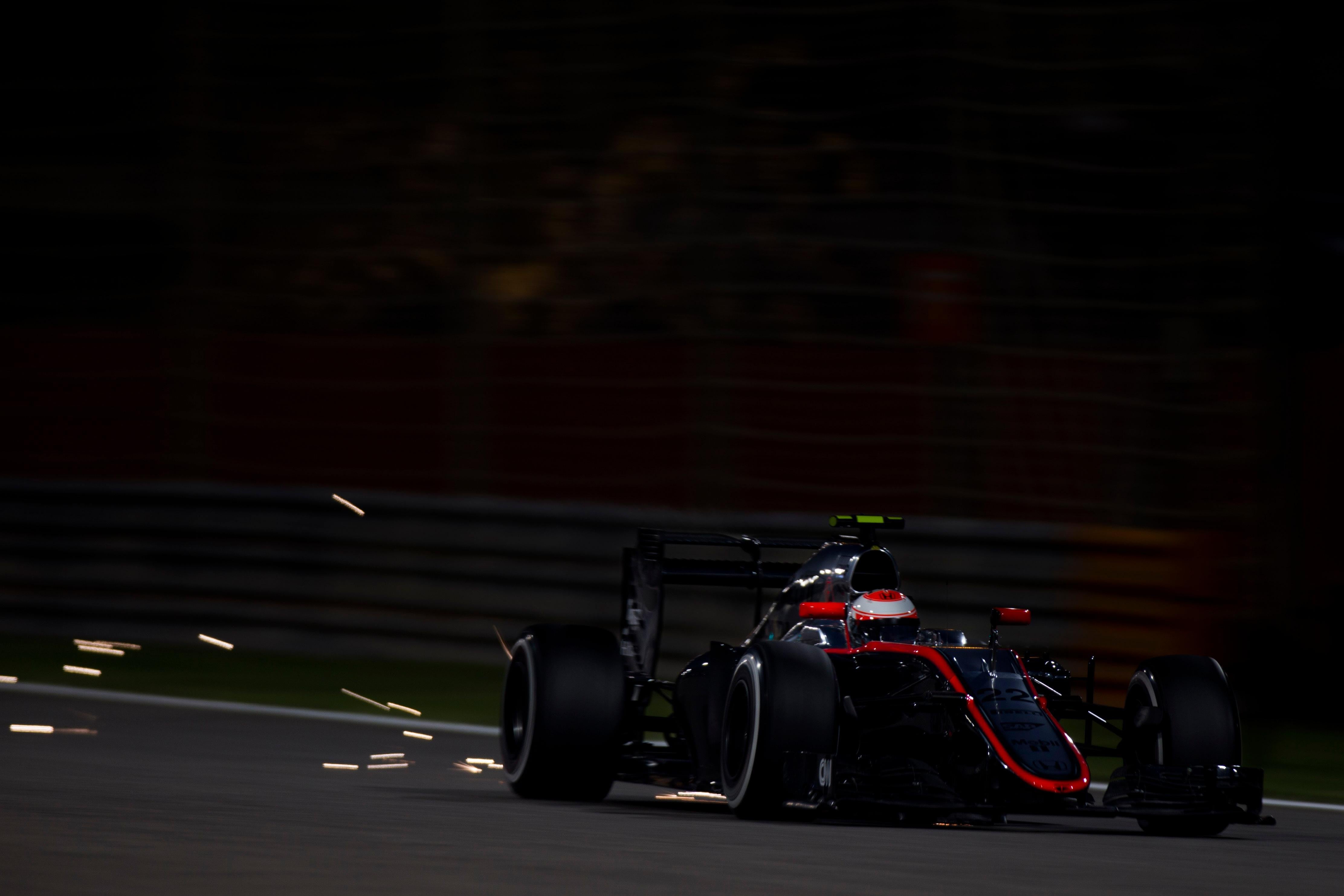 4448x2965 F1 Bahrain Sparks gallery