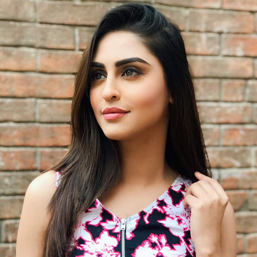 1000x1000 Krystle D'Souza Wallpaper