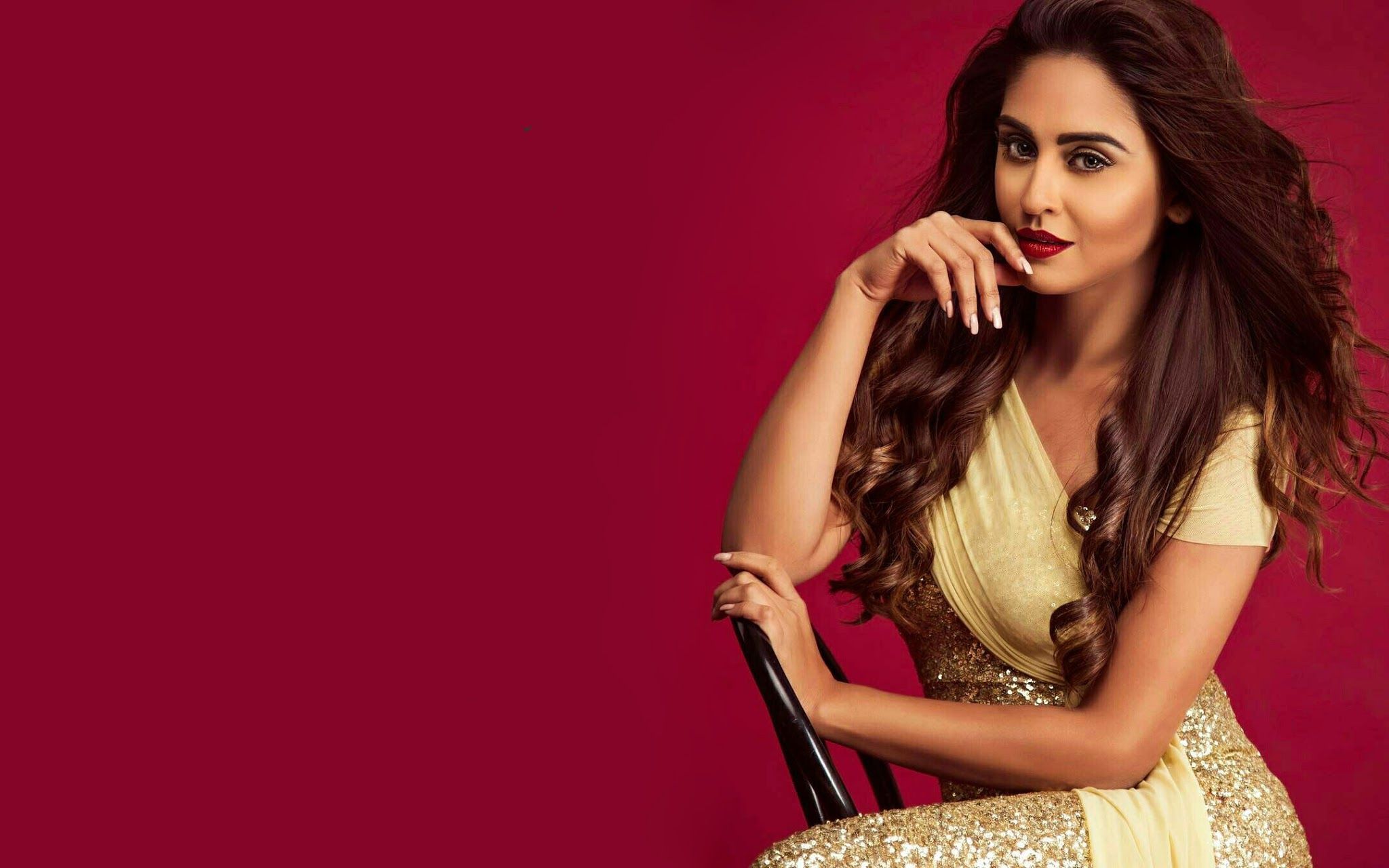 2048x1280 Krystle D'Souza Wallpaper