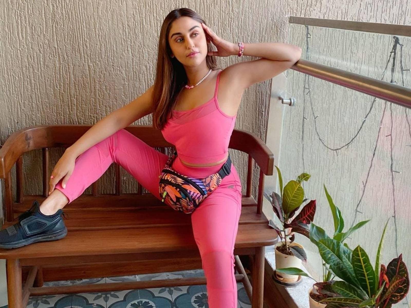 1600x1200 Krystle D'Souza Flaunts Toned Figure In Pink Athleisure Set, Check Out Her Hottest Looks In Pink