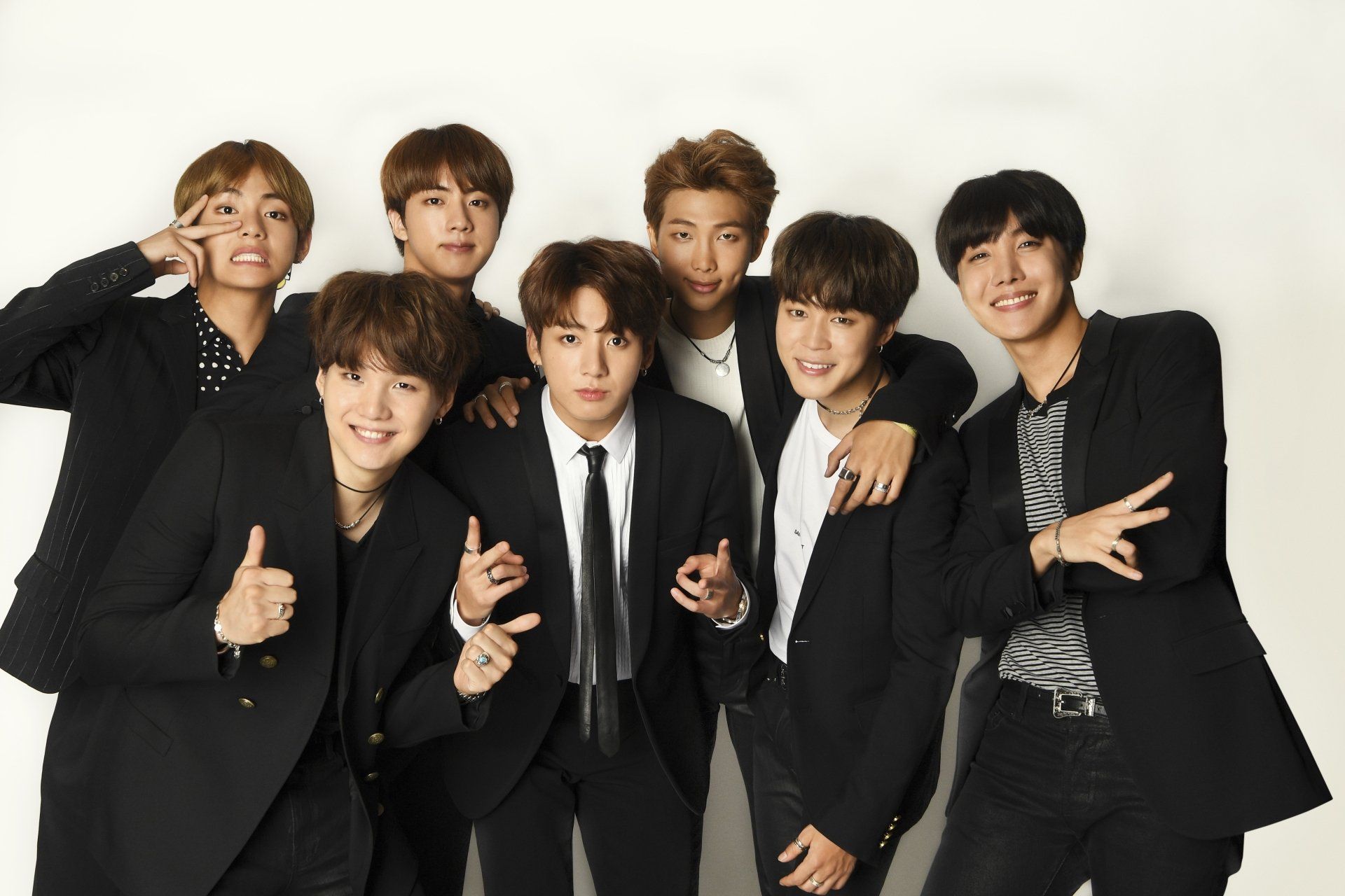 1920x1280 BTS 4K Ultra HD Wallpaper: Iconic Korean Music Legends United in Stylex3414