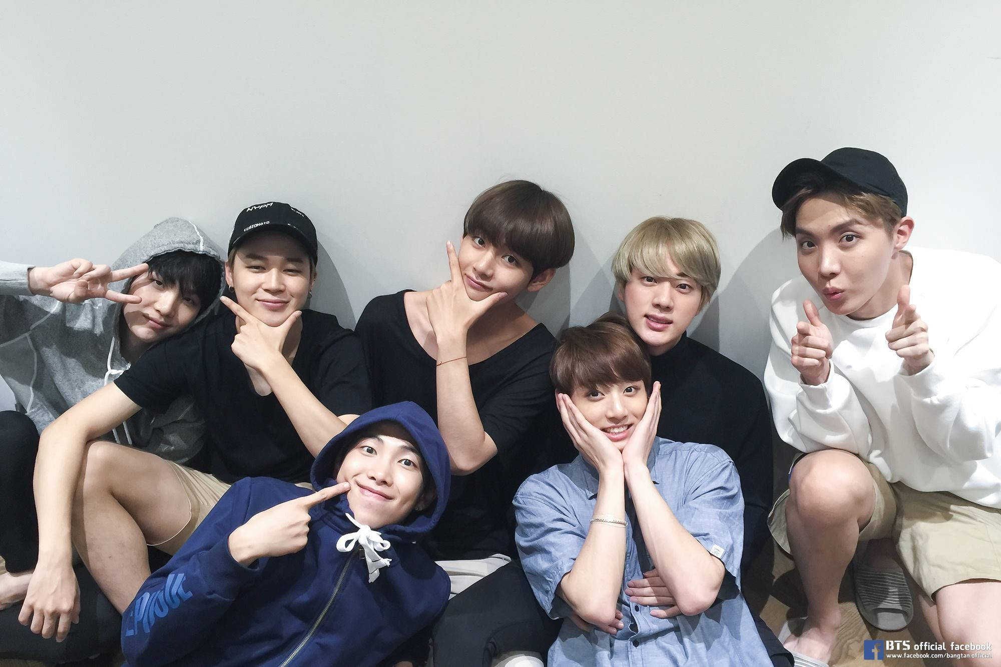 2000x1333 Download BTS Members All Smiles Wallpaper