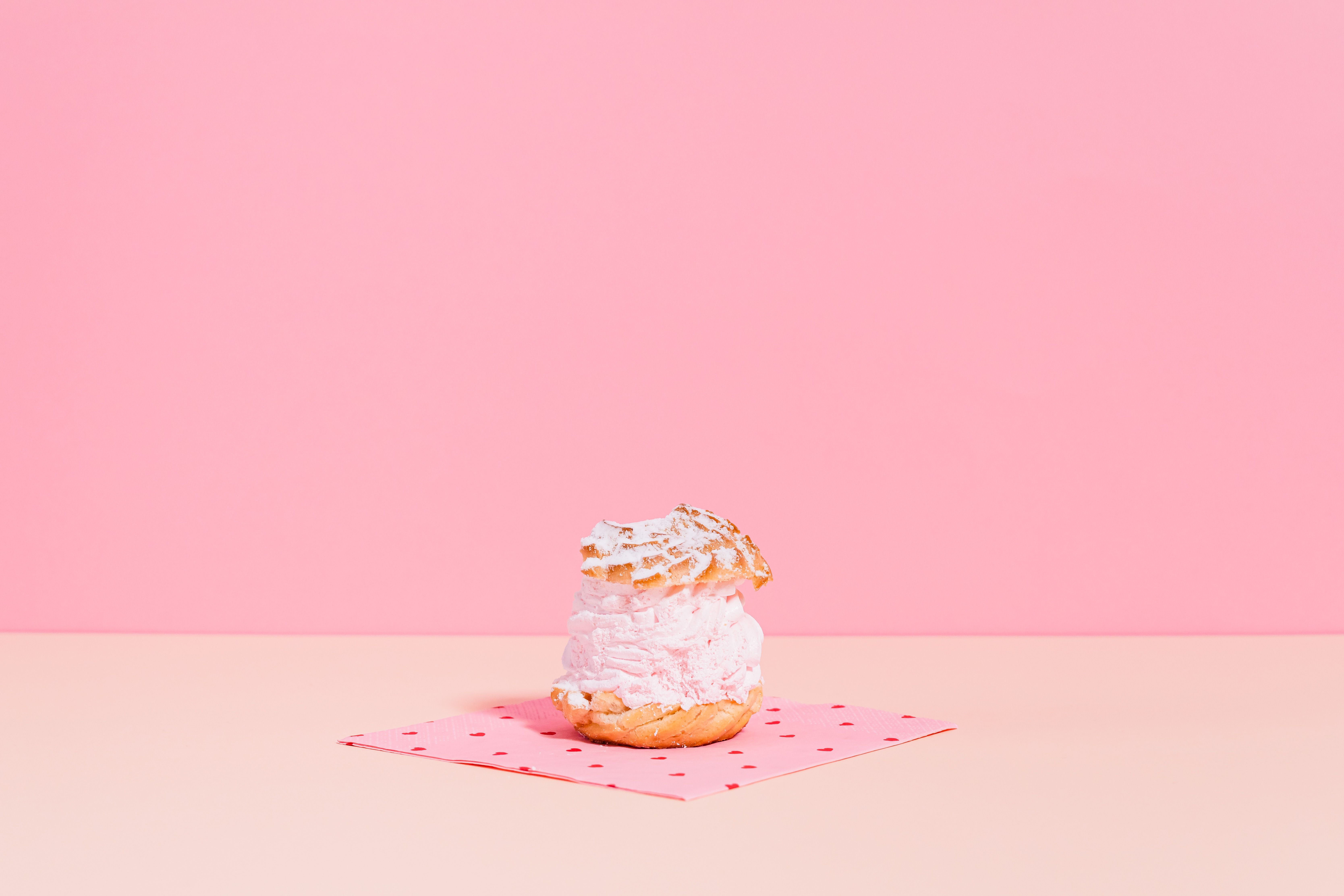 6672x4448 Cream Dessert on Pink Studio Background · Free