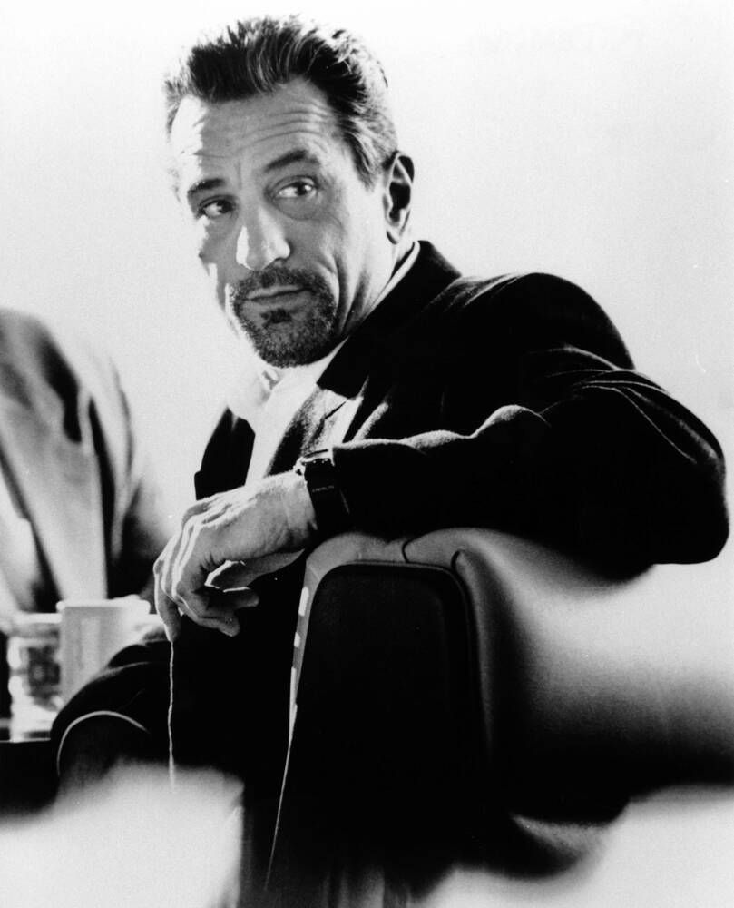 809x1000 Robert De Niro on the set of the film Heat