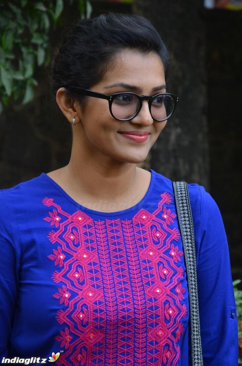 Parvathy Thiruvothu Wallpapers - Wallpaper Cave