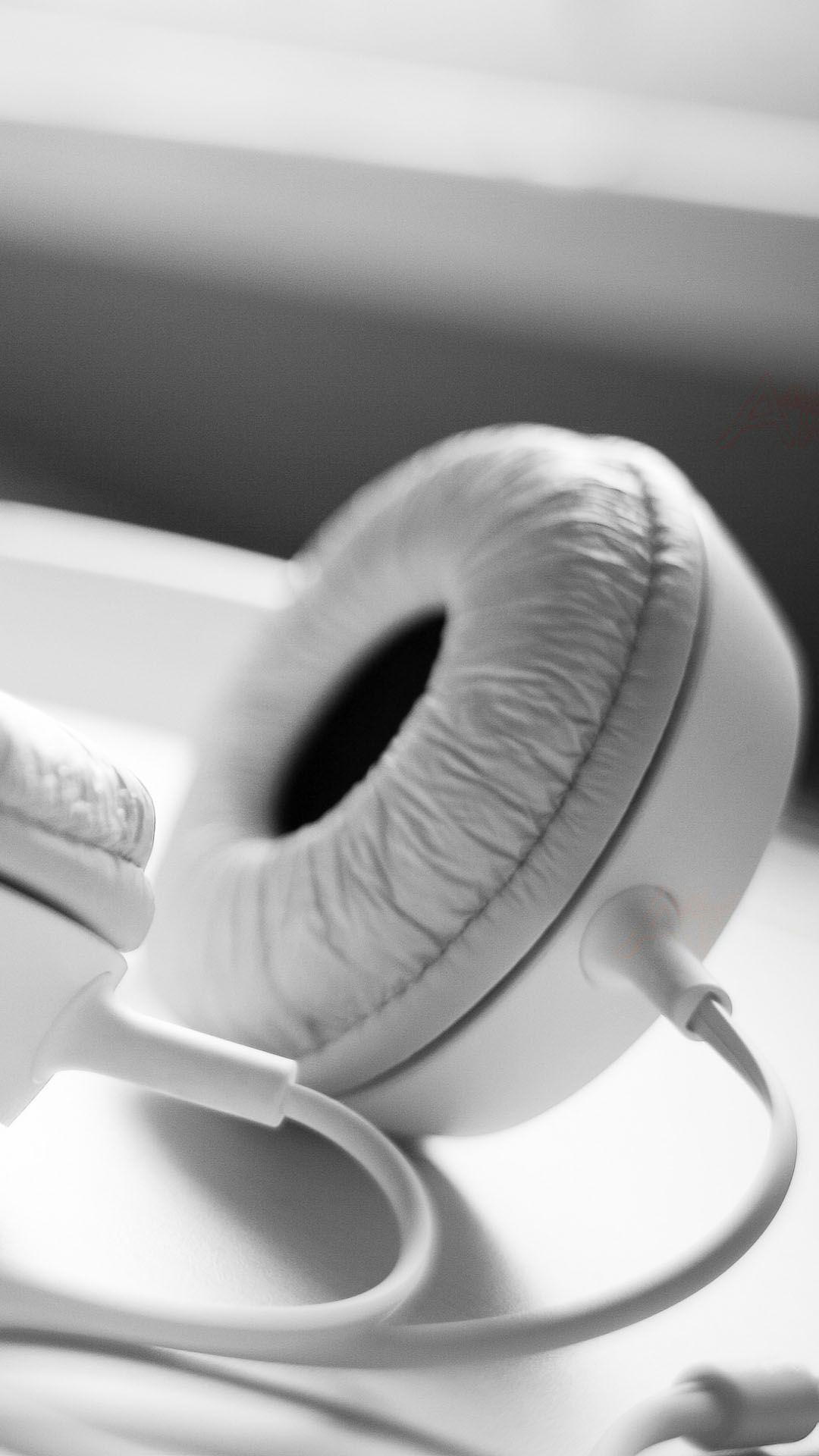 Headphone iPhone Wallpapers Top Free Headphone iPhone Backgrounds WallpaperAccess