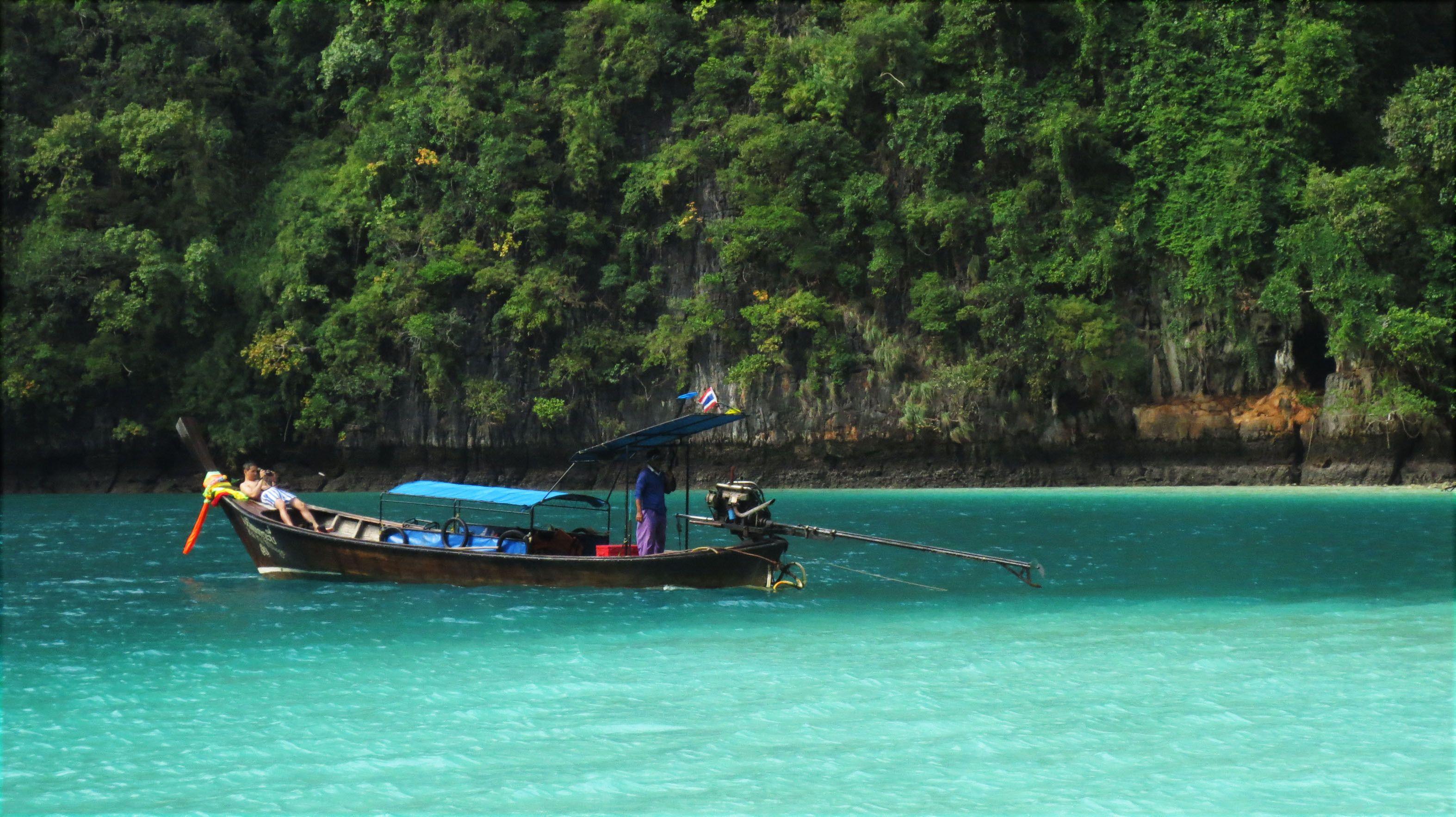 3147x1766 Boat near the coast of Koh Phangan, Thailand wallpaper and image, picture, photo