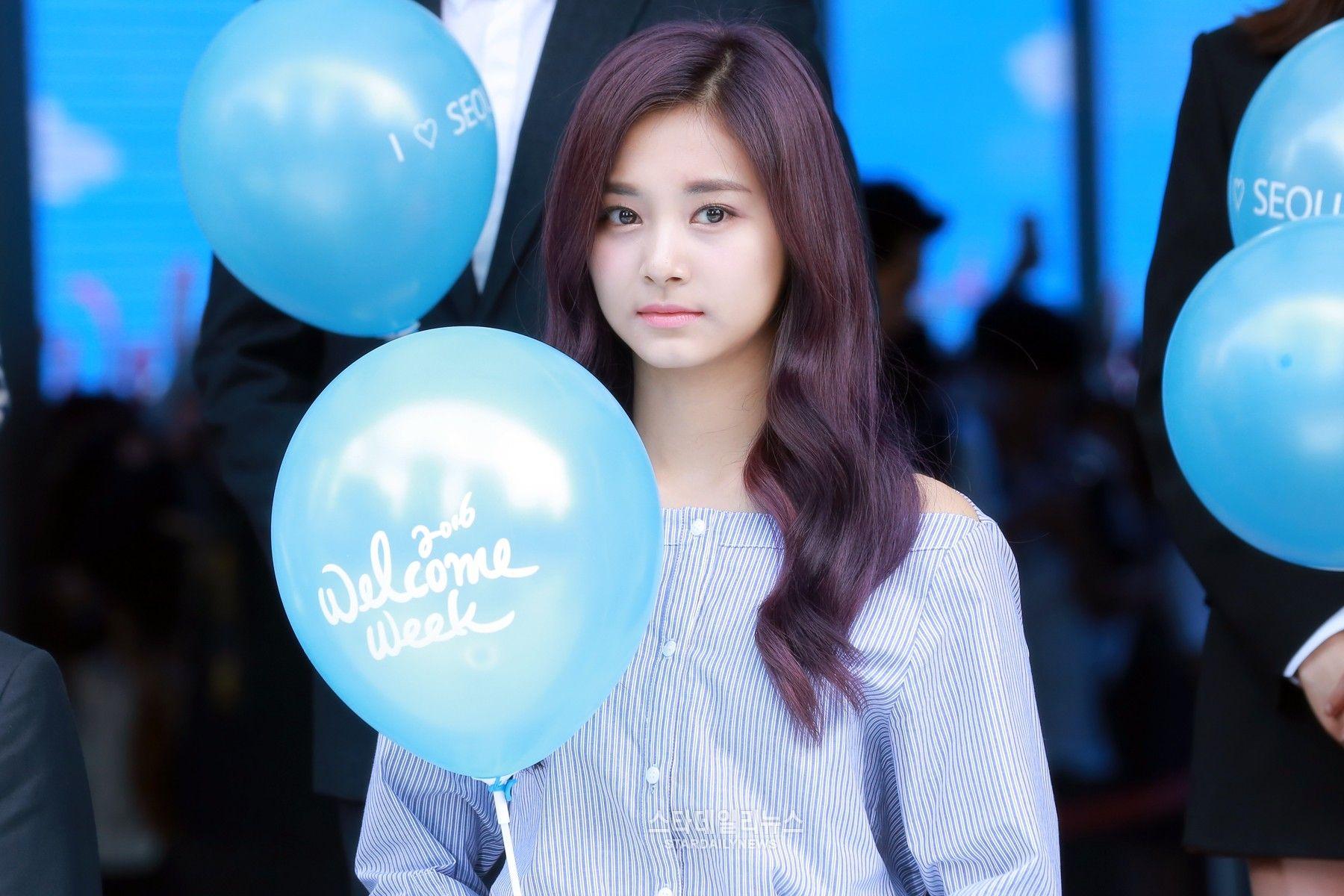 1800x1200 Tzuyu Cute Wallpaper
