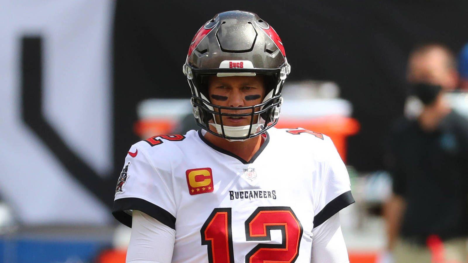 1600x900 Brett Favre Spotted Wearing Tom Brady T Shirt At Bucs Game