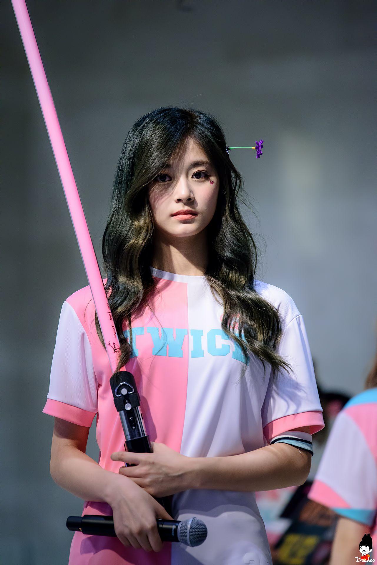 1281x1920 Tzuyu Cute Wallpaper