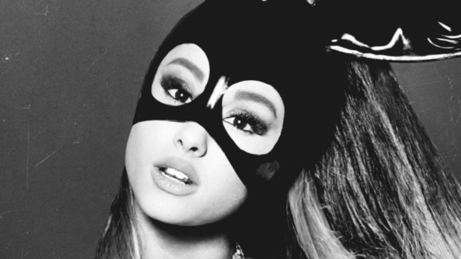 1600x900 Review: Ariana Grande
