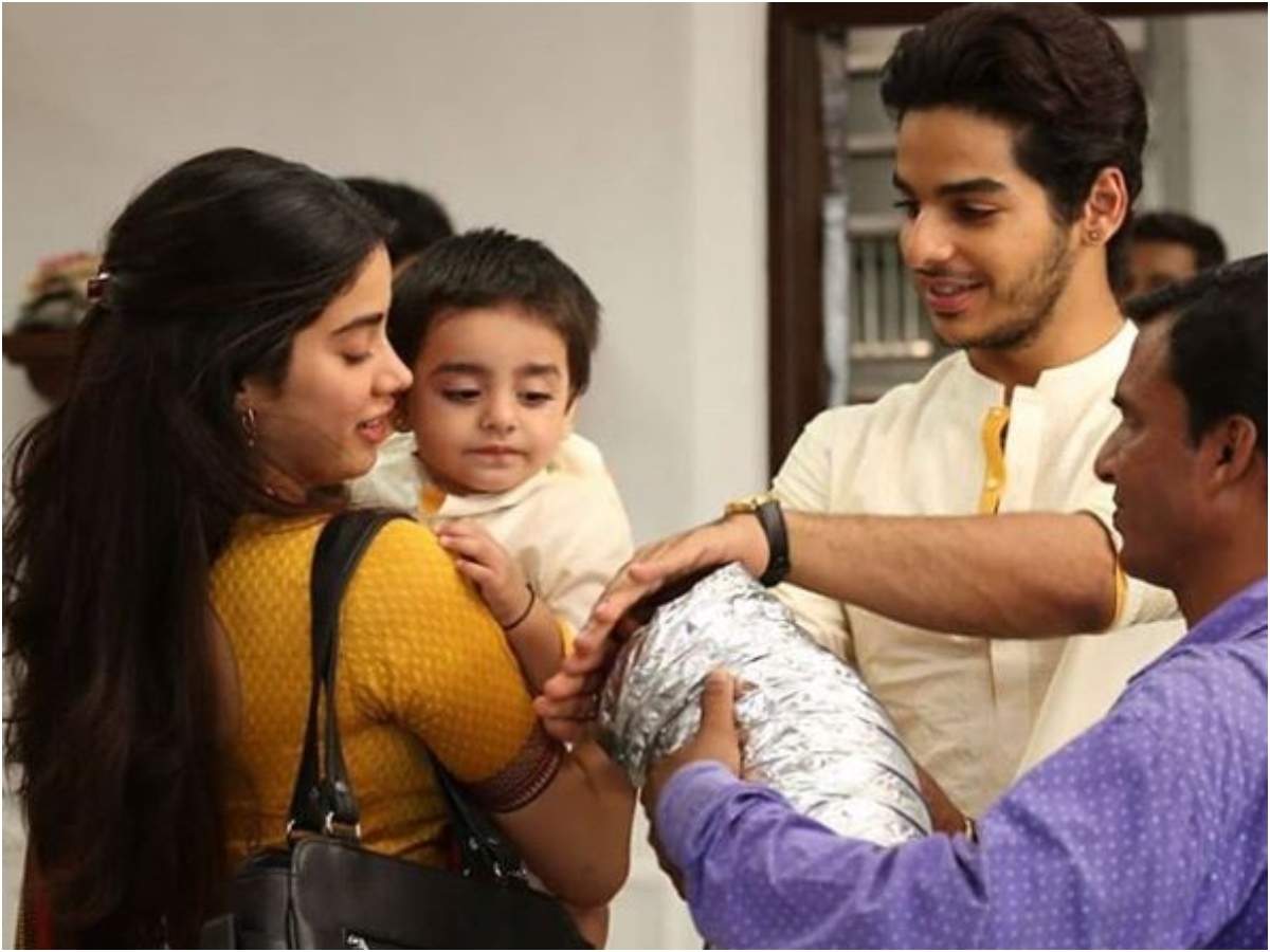 1200x900 Janhvi Kapoor and Ishaan Khatter's throwback picture from the sets of ' Dhadak' is sure to take you down the memory lane. Hindi Movie News of India