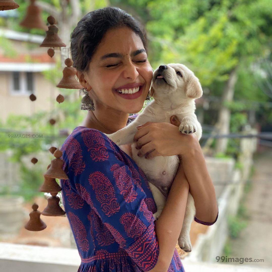 1080x1080 Aishwarya Lekshmi Latest HD Photo / Mobile Wallpaper (1080p) (1080x1080) (2020)