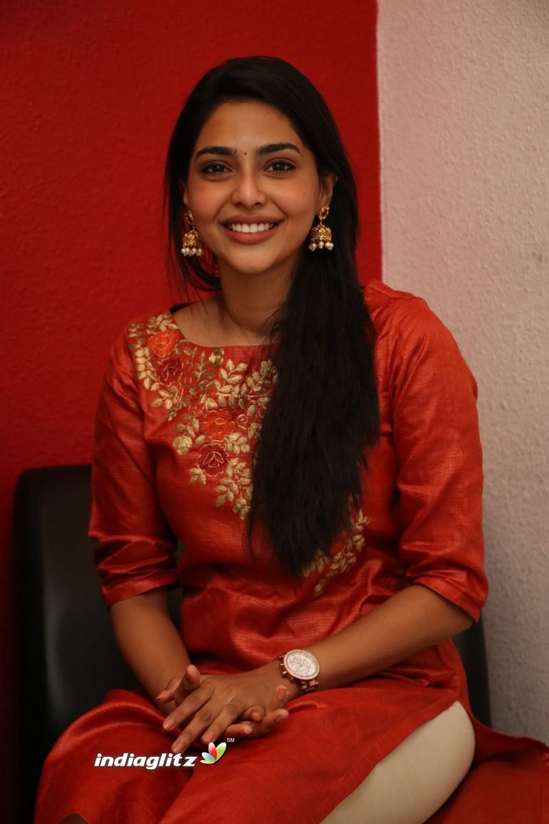 800x1200 Aishwarya Lekshmi Wallpaper