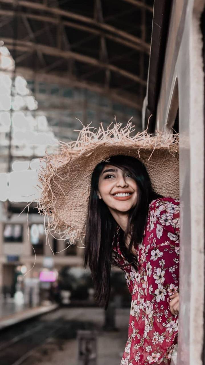 720x1280 Aishwarya Lakshmi