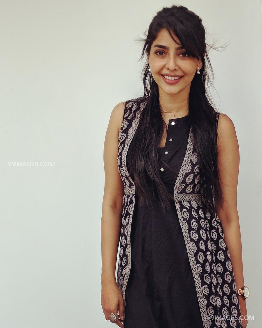 902x1127 Aishwarya Lekshmi Latest HD Photo / Mobile Wallpaper (1080p) (902x1127) (2020)