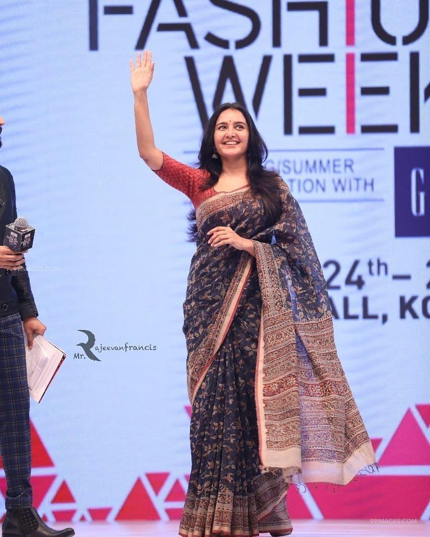 853x1066 Manju Warrier Beautiful Photo & Mobile Wallpaper HD (Android IPhone) (1080p) #manjuwarrier. HD Wallpaper For Mobile, Mobile Wallpaper, Beautiful Photo