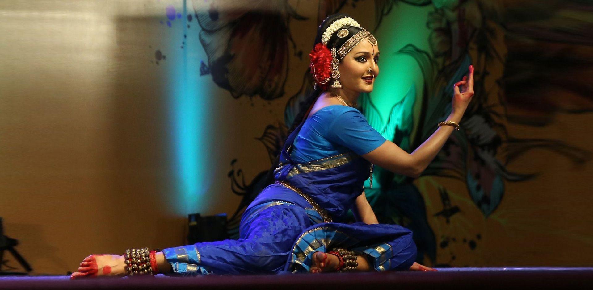 Manju Warrier Wallpapers Top Free Manju Warrier Backgrounds