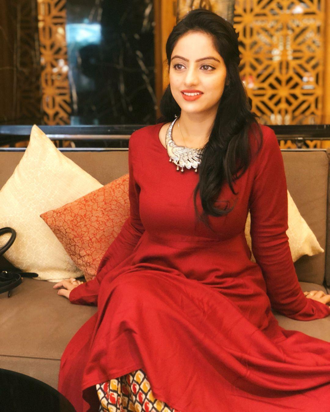 1080x1350 Deepika Singh Wallpaper
