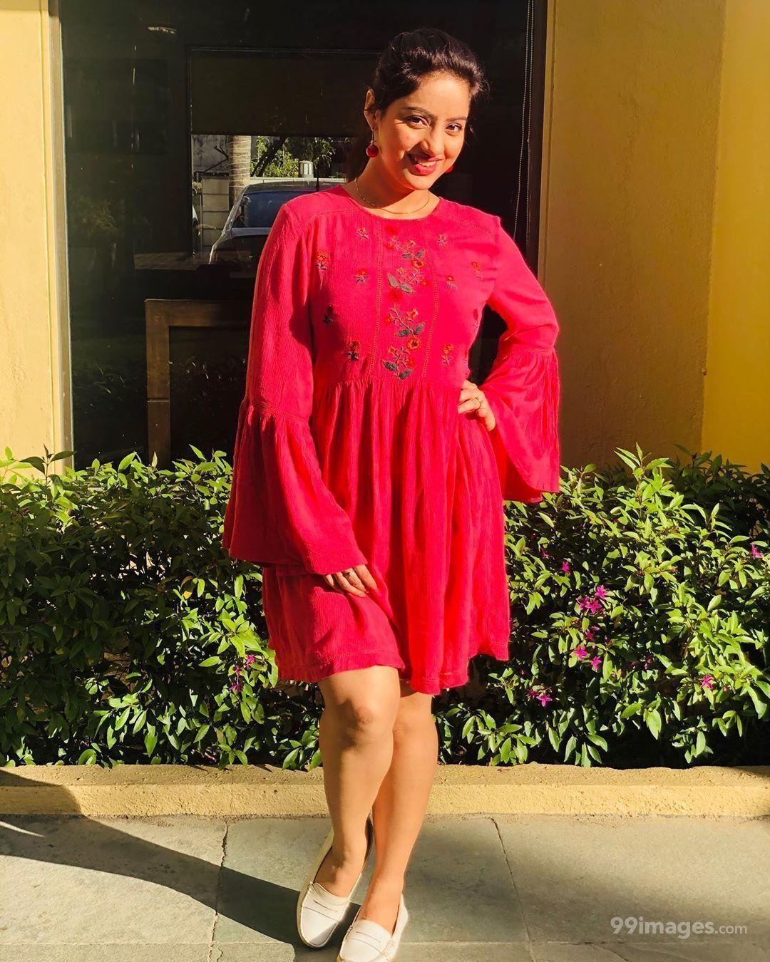 1080x1350 Deepika Singh Wallpaper